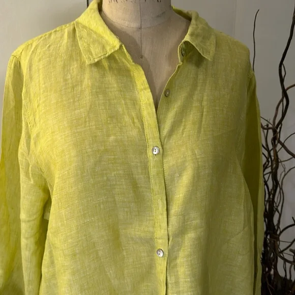 Tahari Linen long sleeve button down tunic in lime green - Picture 2 of 7